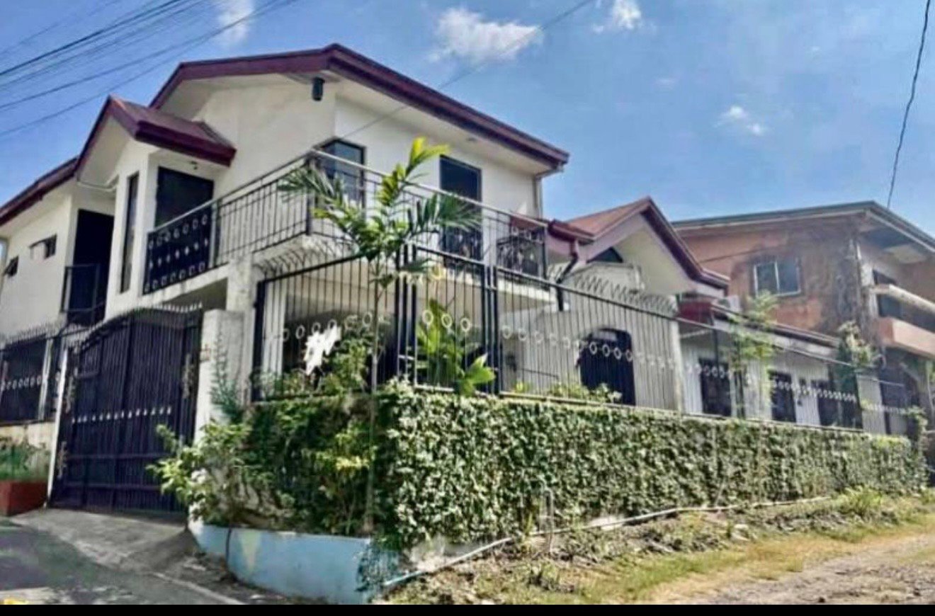 Corner Residential House and Lot for Sale in San Juan!